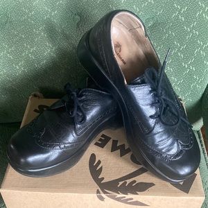 Dromedaris women’s Hornbill comfort lace up shoes